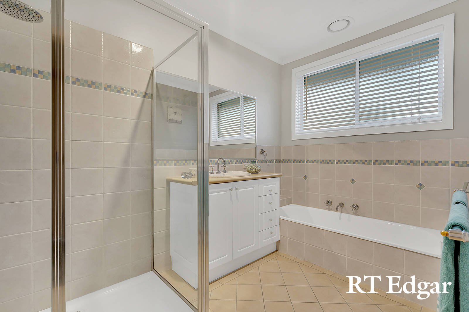Property Gallery Thumbnail 16