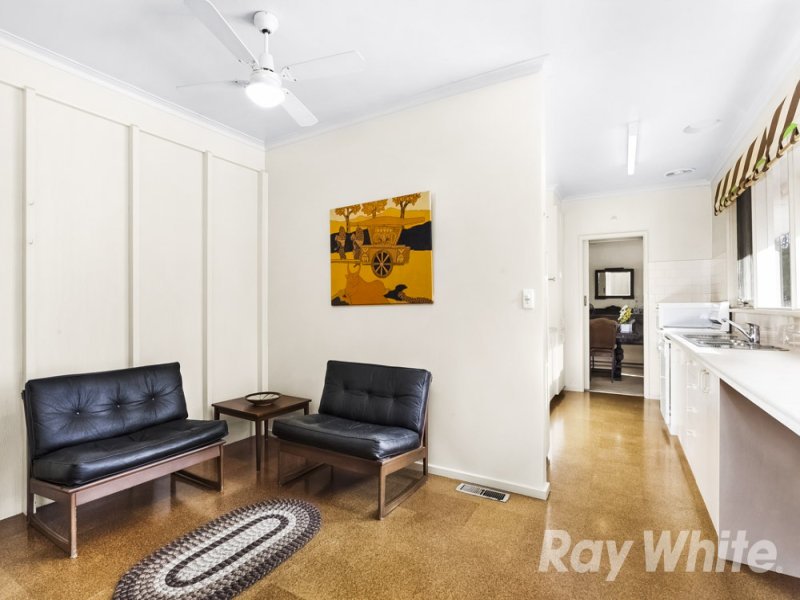 1 Betty Court, Mount Waverley image 4