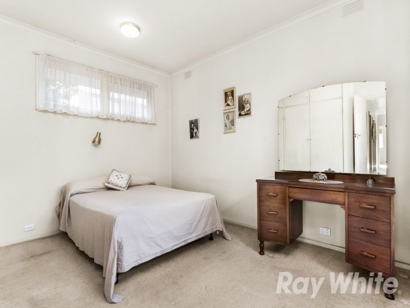 1 Betty Court, Mount Waverley image 5