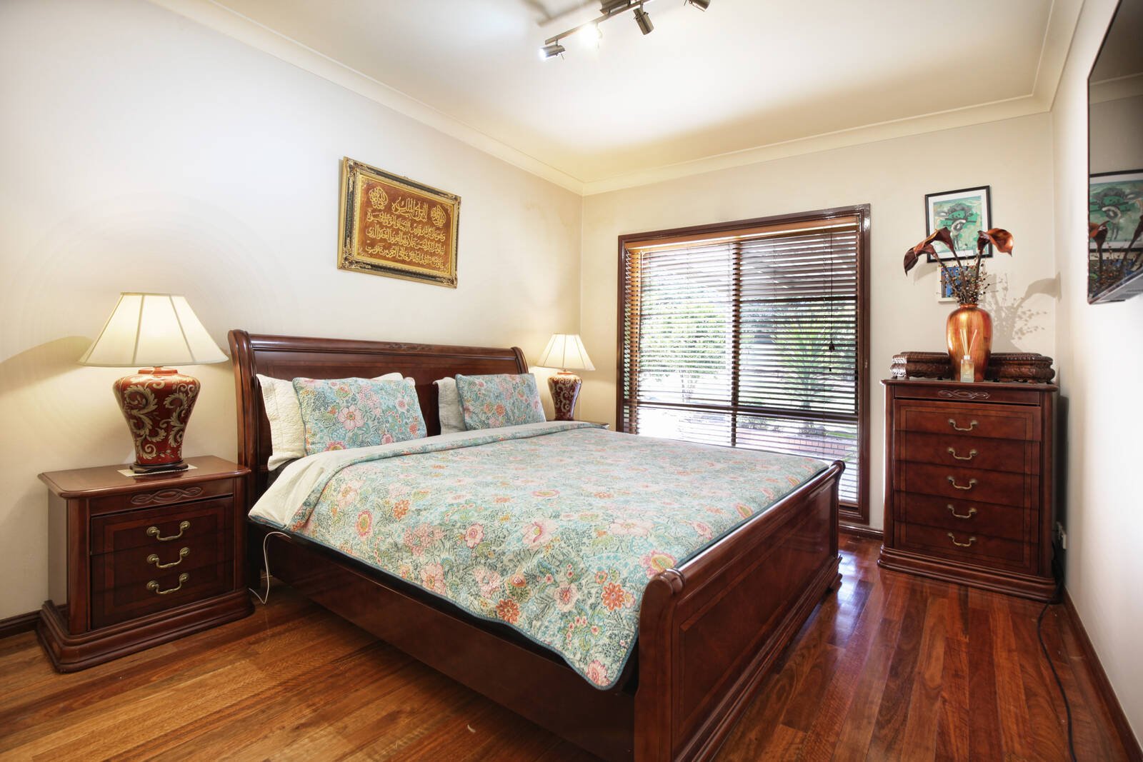 Property Gallery Thumbnail 7