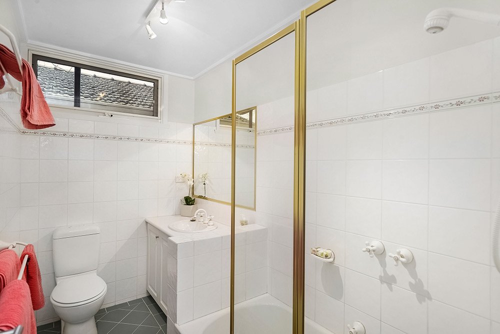1 Blenheim Avenue, Glen Waverley image 8