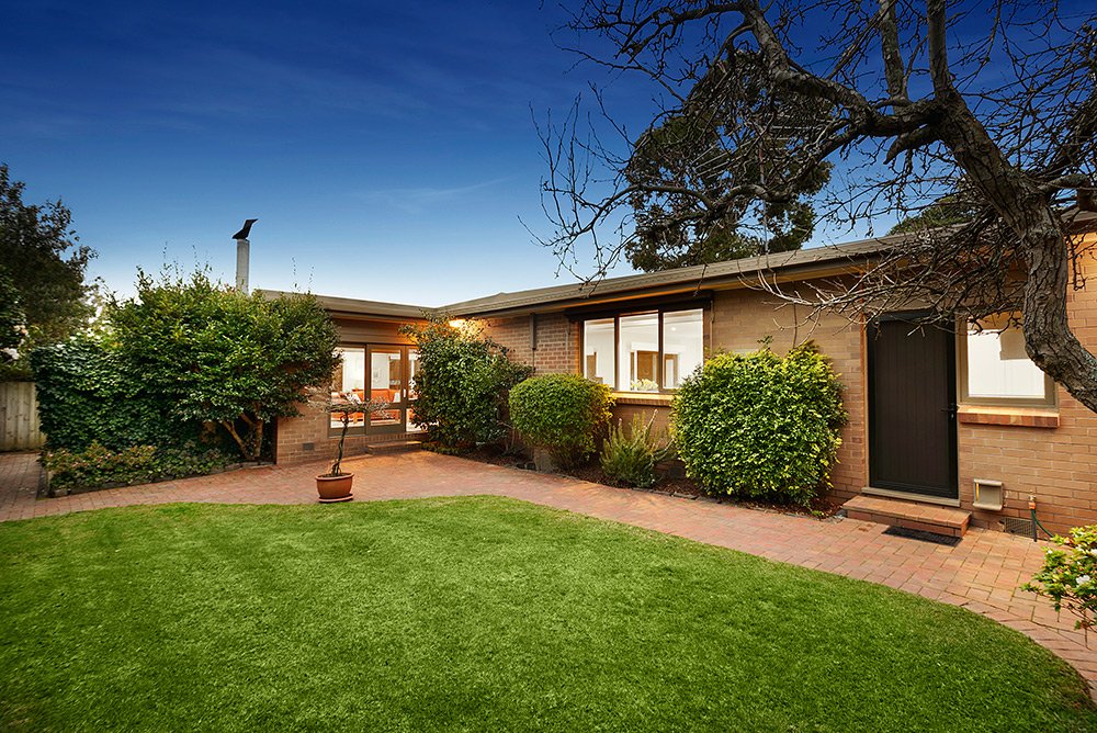 1 Blenheim Avenue, Glen Waverley image 10