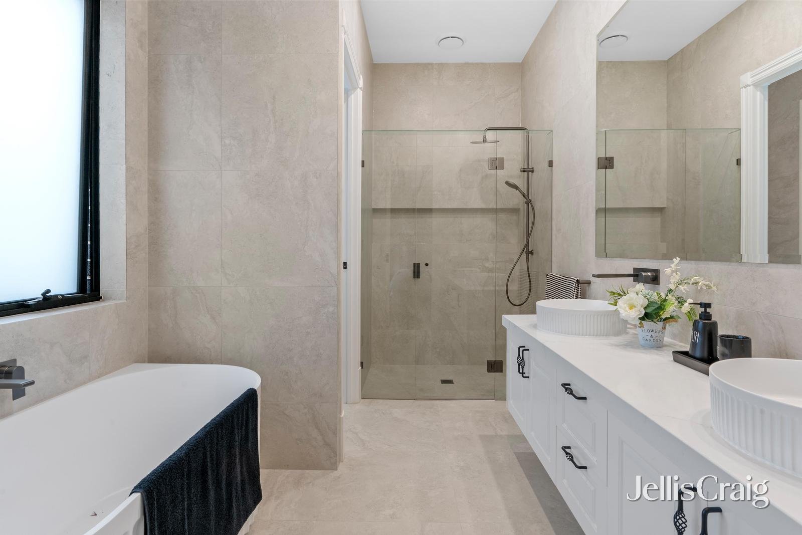 1 Boronia Drive, Glen&nbsp;Waverley image 11