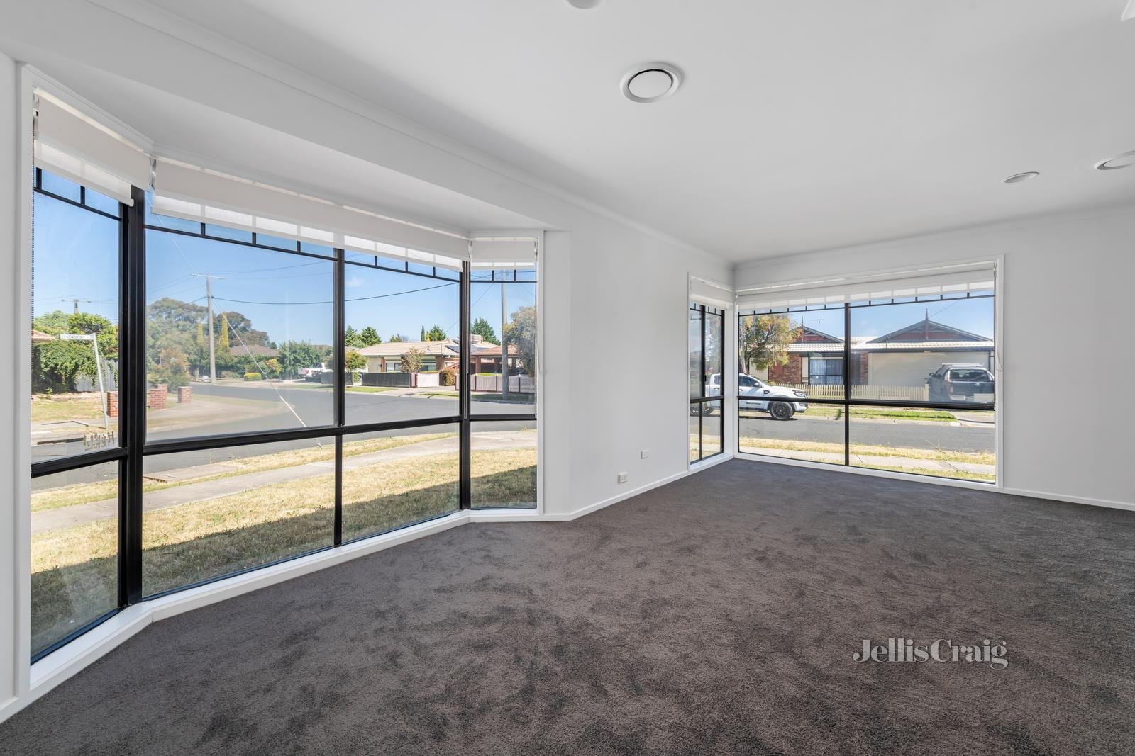 1 Bradworth Street, Craigieburn image 4