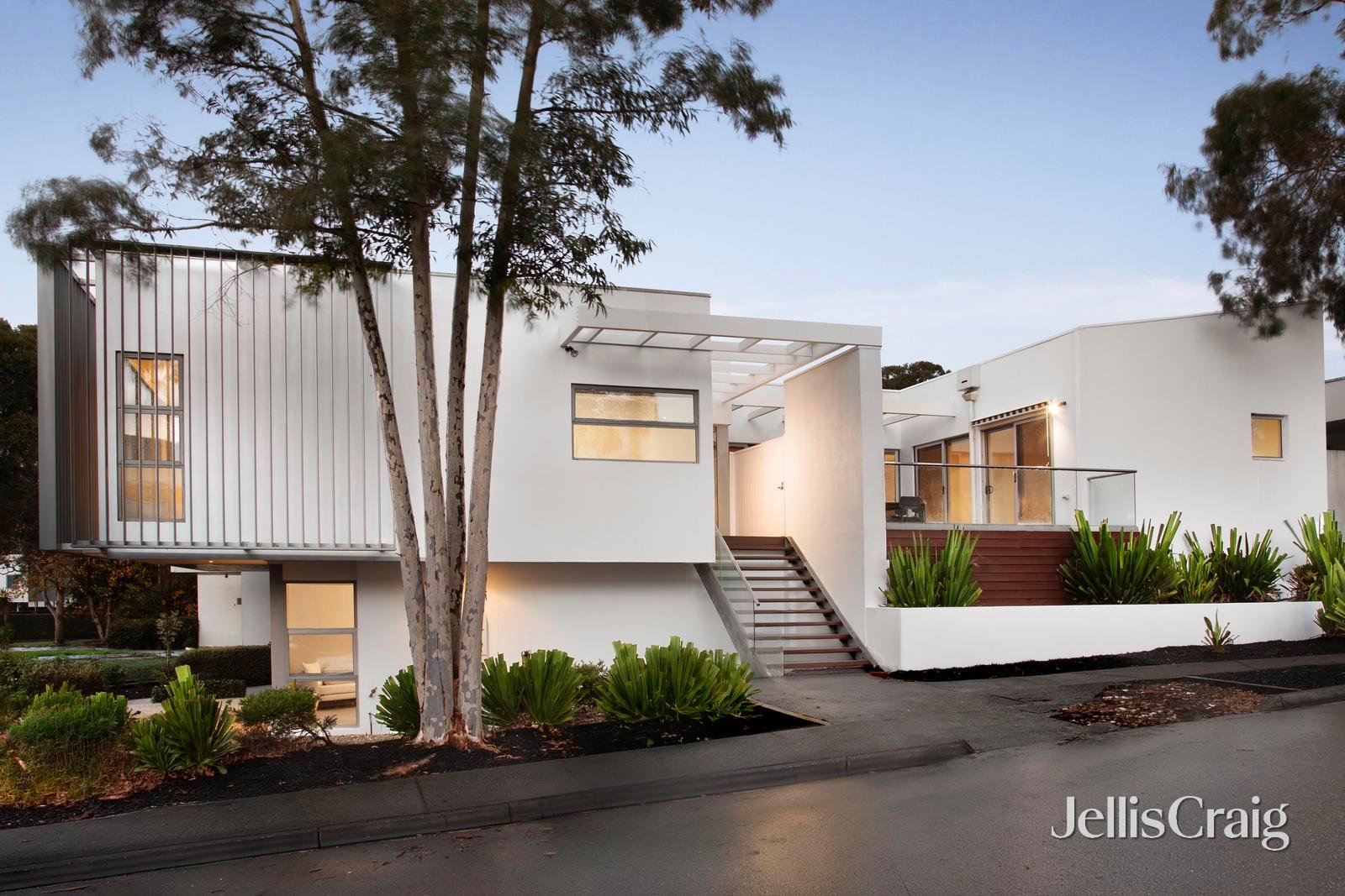 1 Brazier Grove, Kew image 2