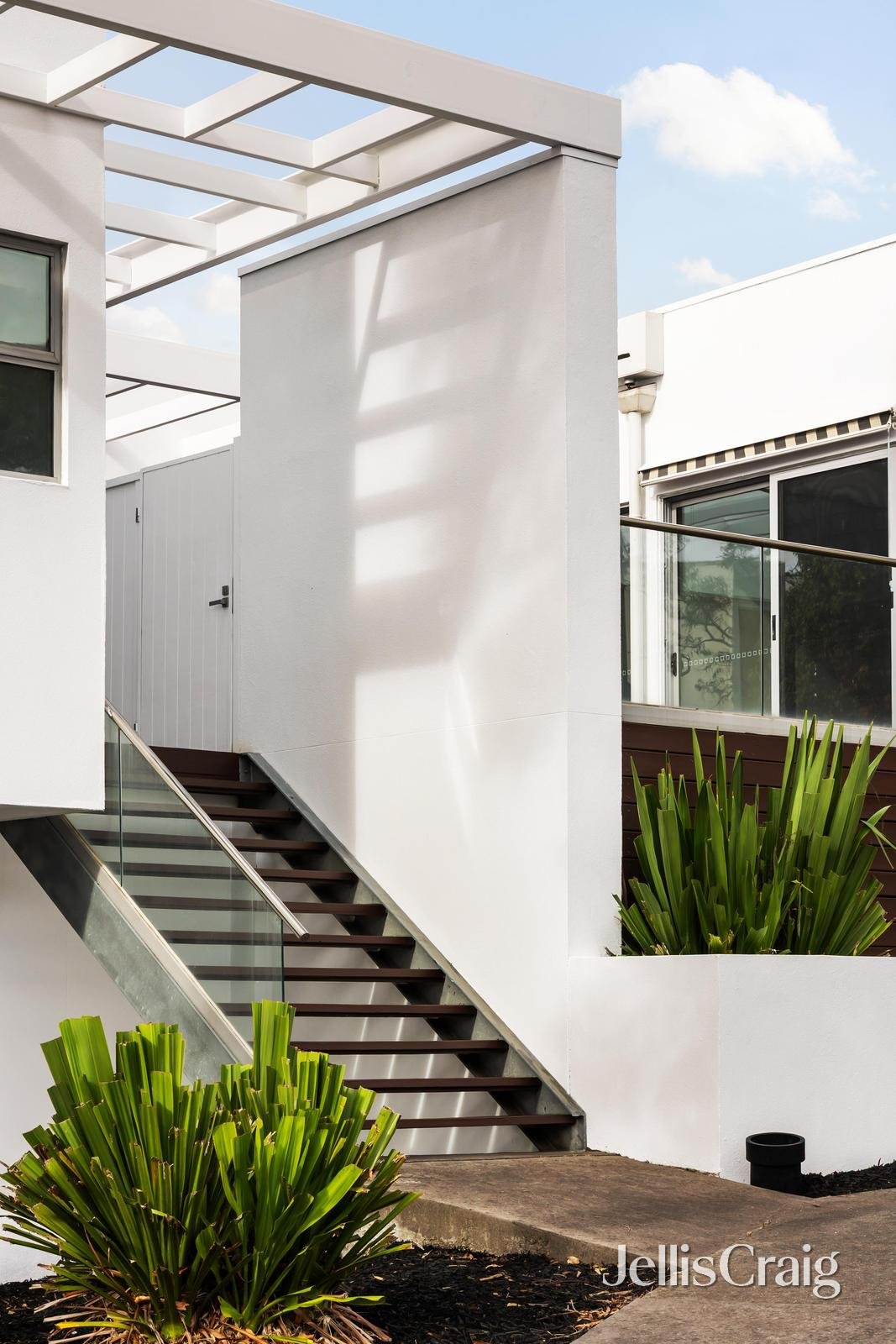 1 Brazier Grove, Kew image 9