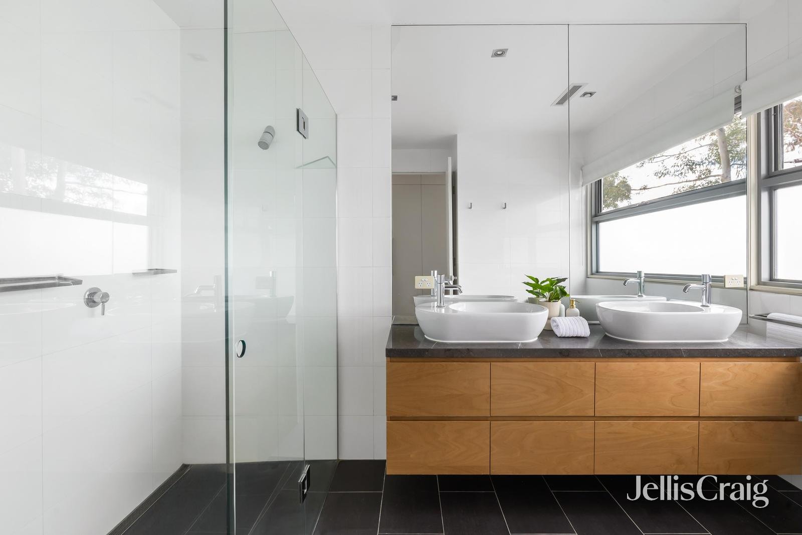 1 Brazier Grove, Kew image 16
