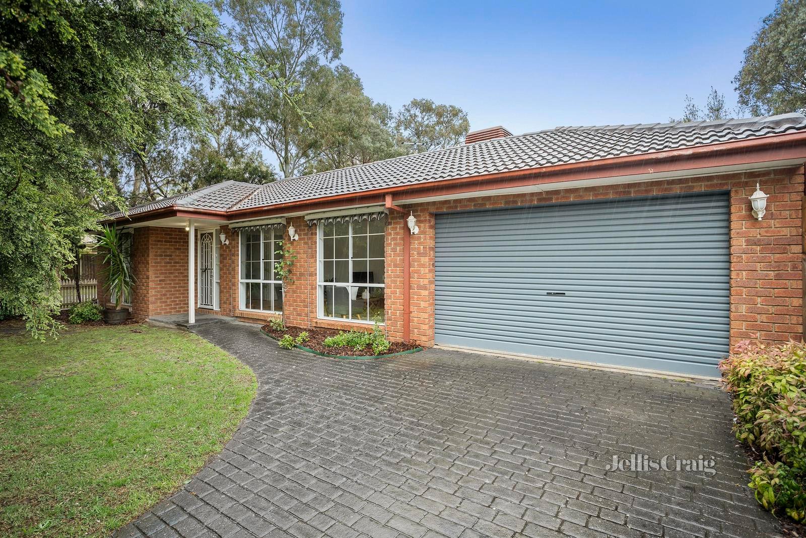 1 Briar Rose Walk, Croydon South image 1