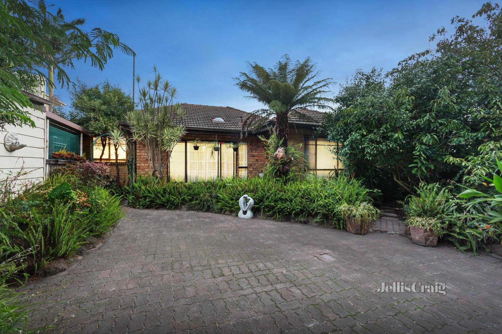 1 Brosnan Road, Bentleigh East image 7