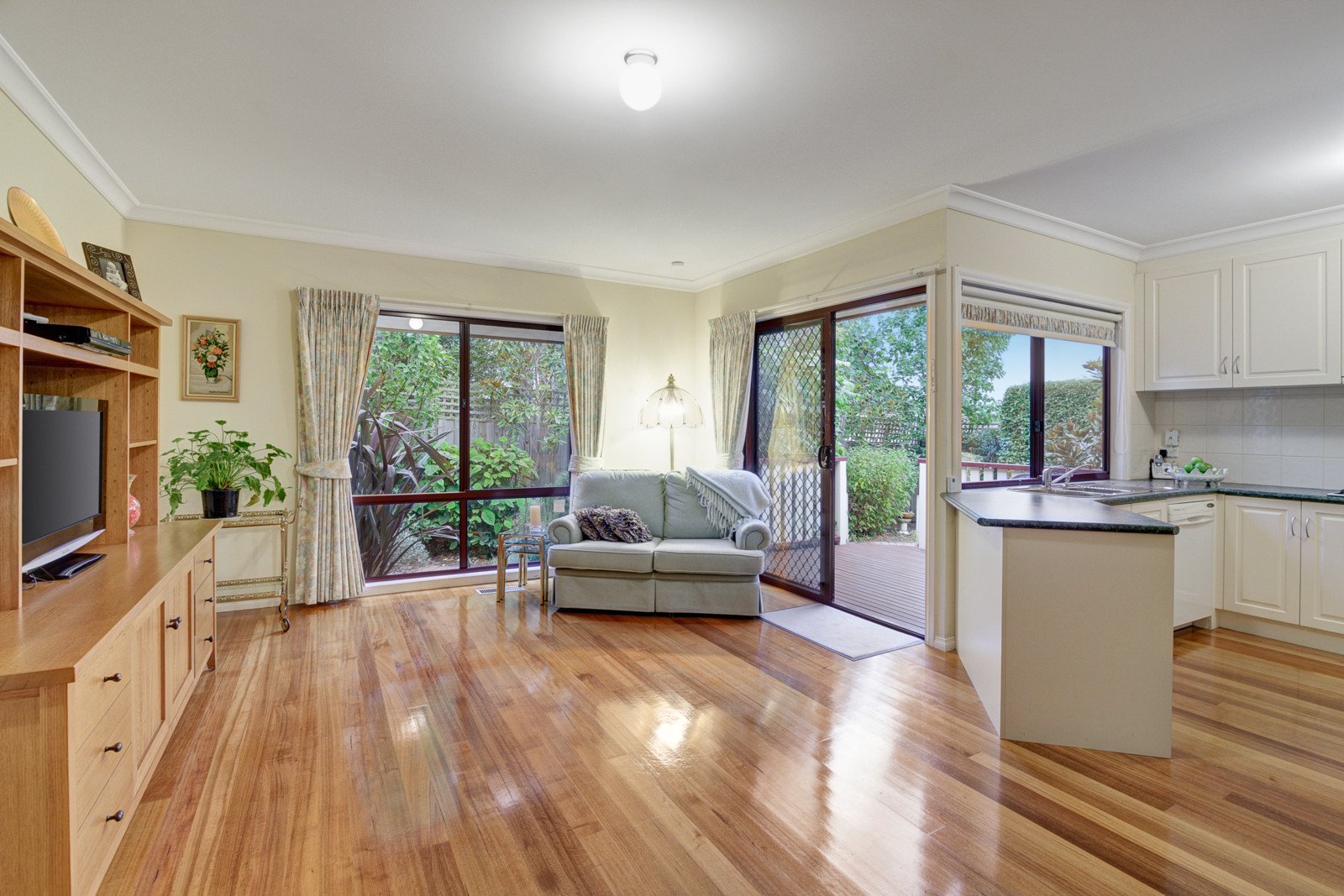 1 Bullen Avenue, Mitcham image 2