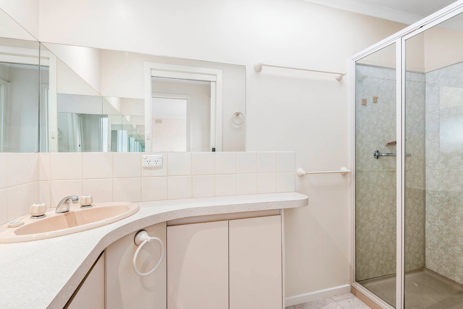 Property Gallery Thumbnail 6