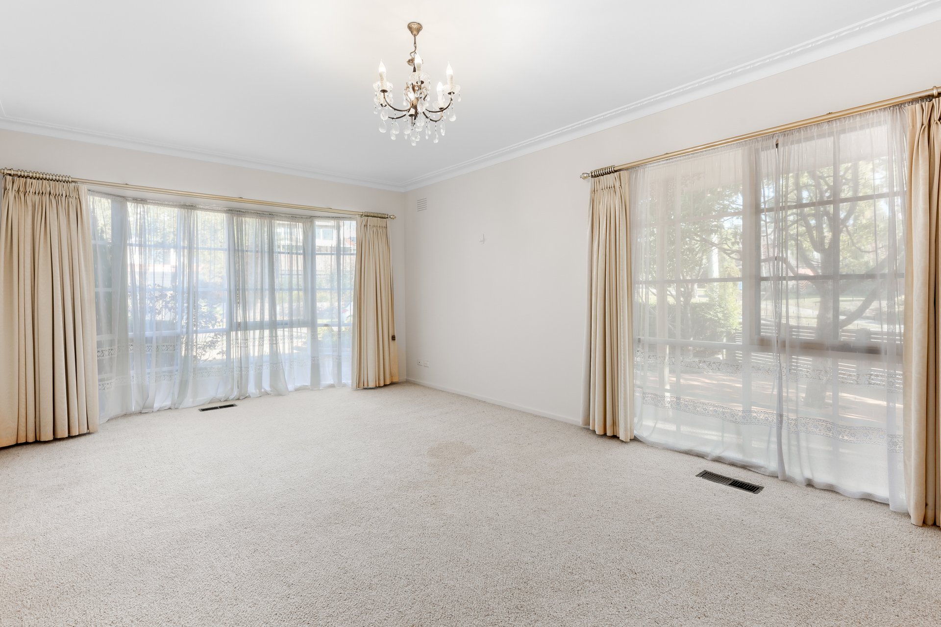1 Buxton Court, Wheelers Hill image 6