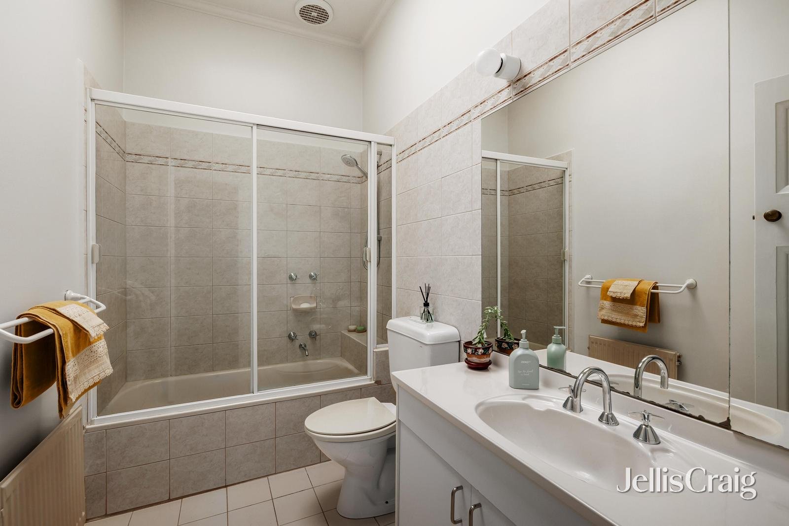 1 Canberra Grove, Malvern image 19