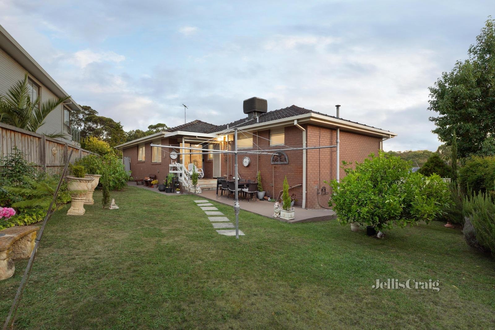 1 Carbora Dale, Greensborough image 16