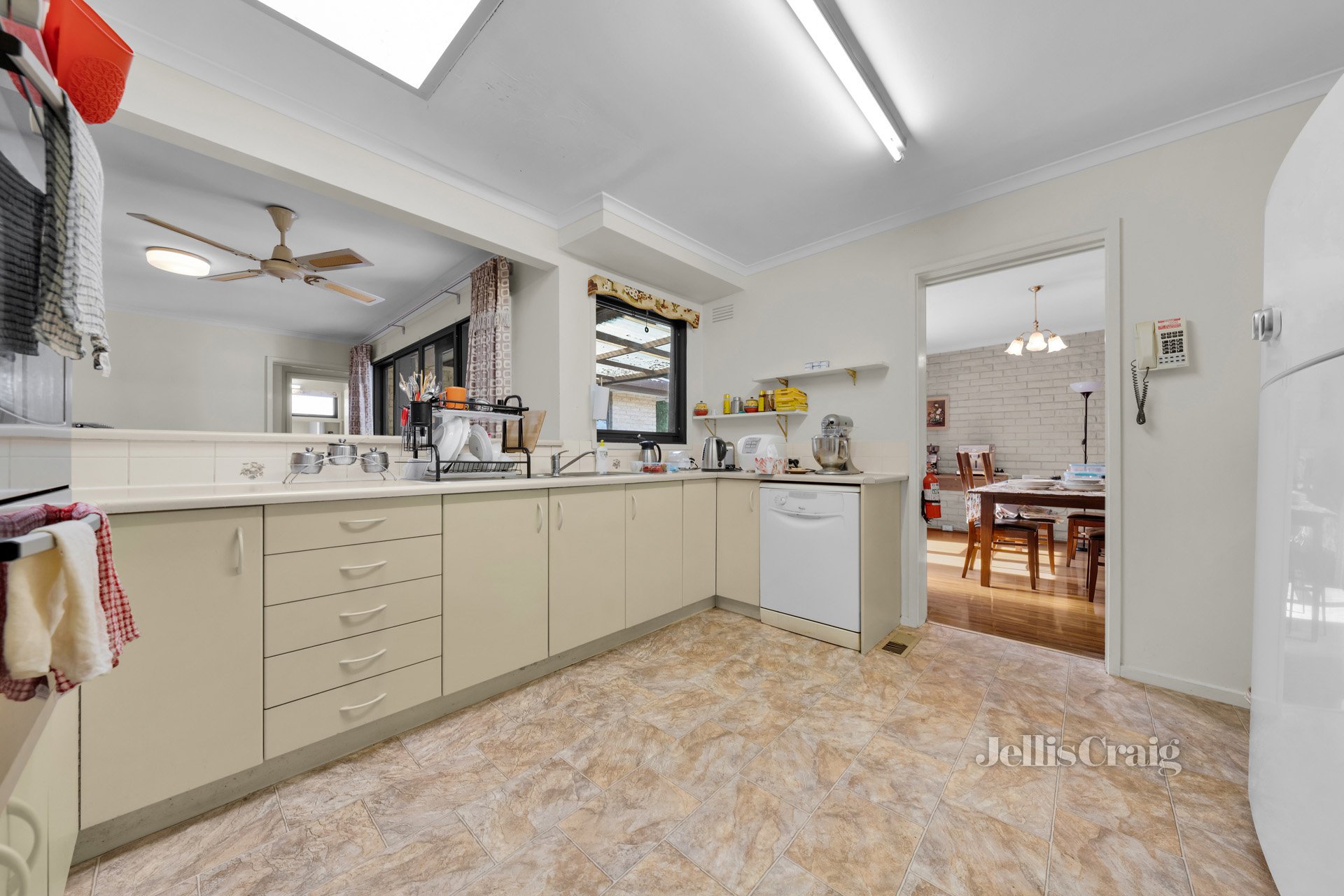 1 Carolina Street, Mount Waverley image 3