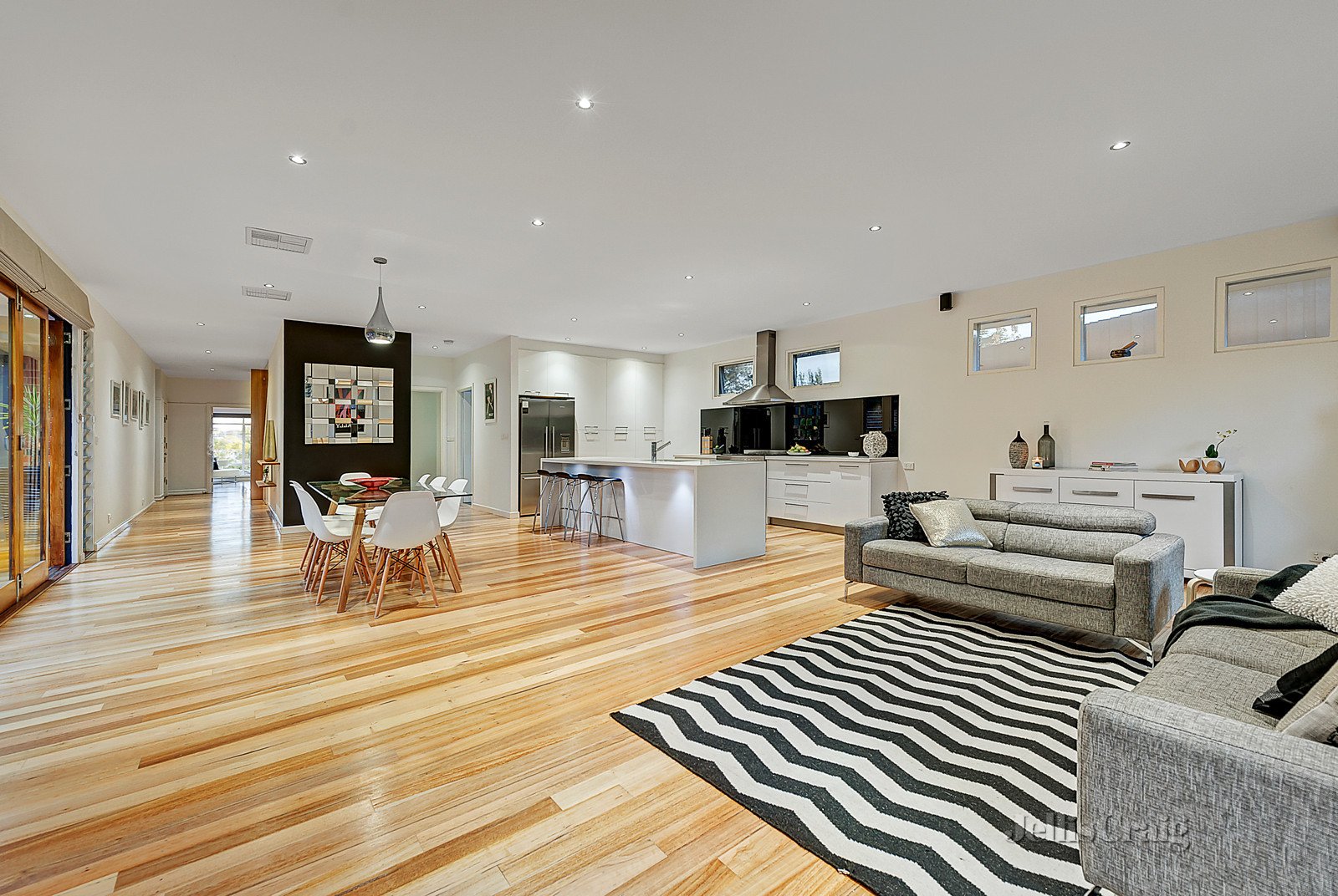 1 Carrol Grove, Mount Waverley image 2