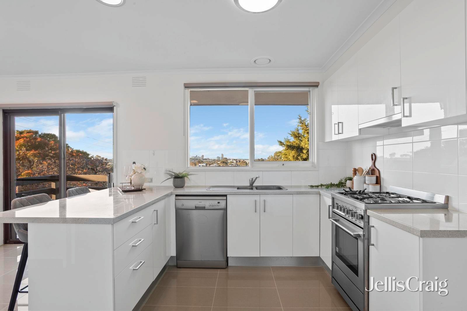 1 Castlereagh Court, Mount Waverley image 4