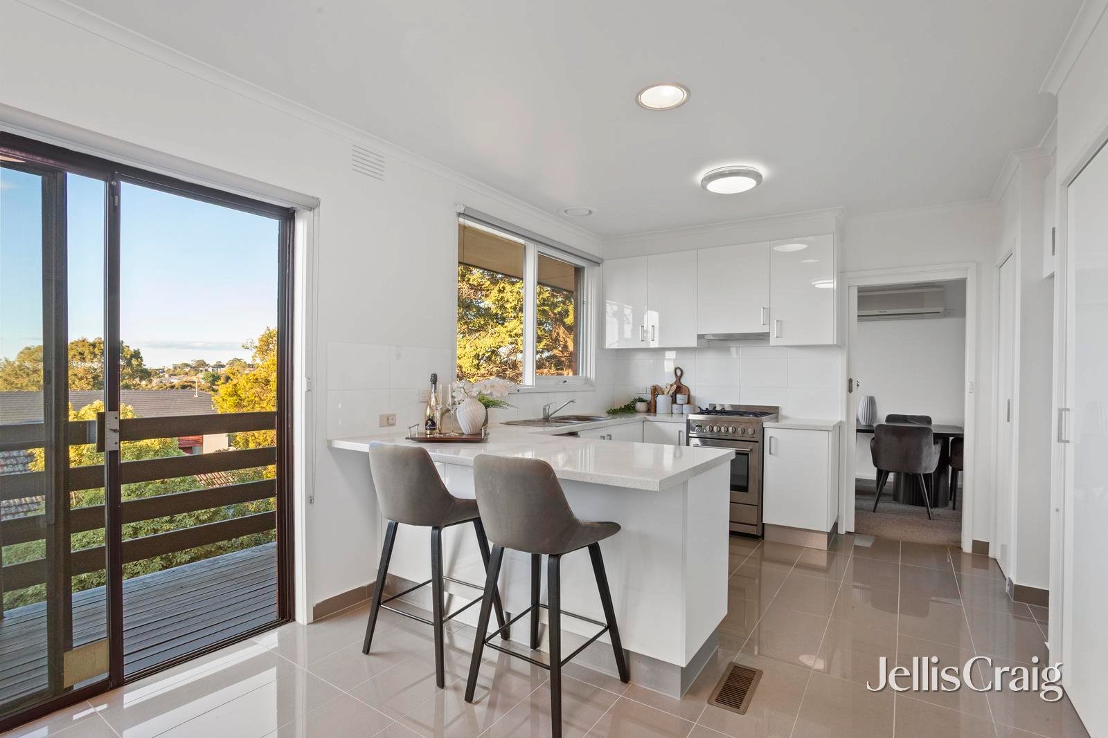 1 Castlereagh Court, Mount Waverley image 5