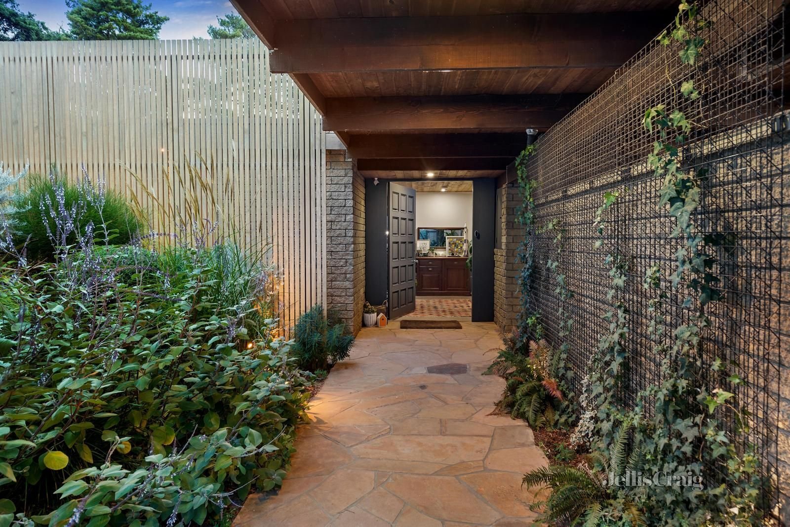 1 Charlwood Court, Donvale image 14