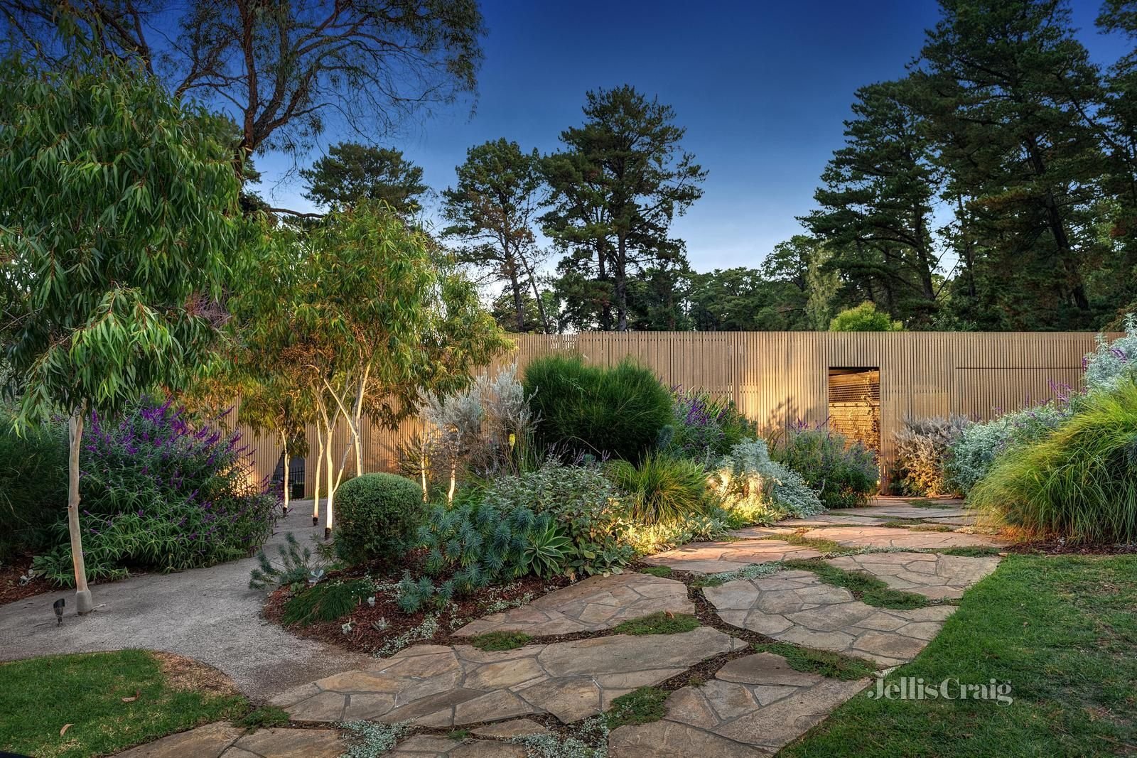 1 Charlwood Court, Donvale image 1