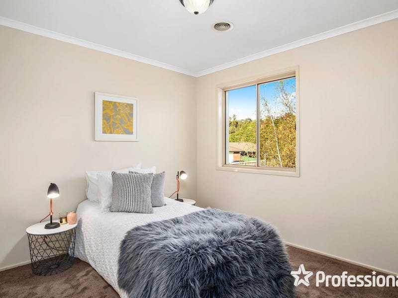 1 Charlwood Drive, Mooroolbark image 3