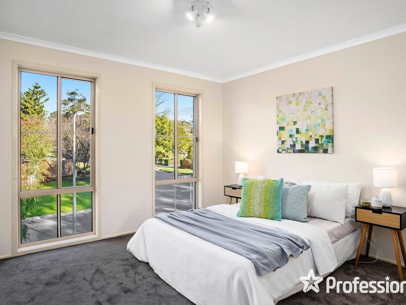 1 Charlwood Drive, Mooroolbark image 4