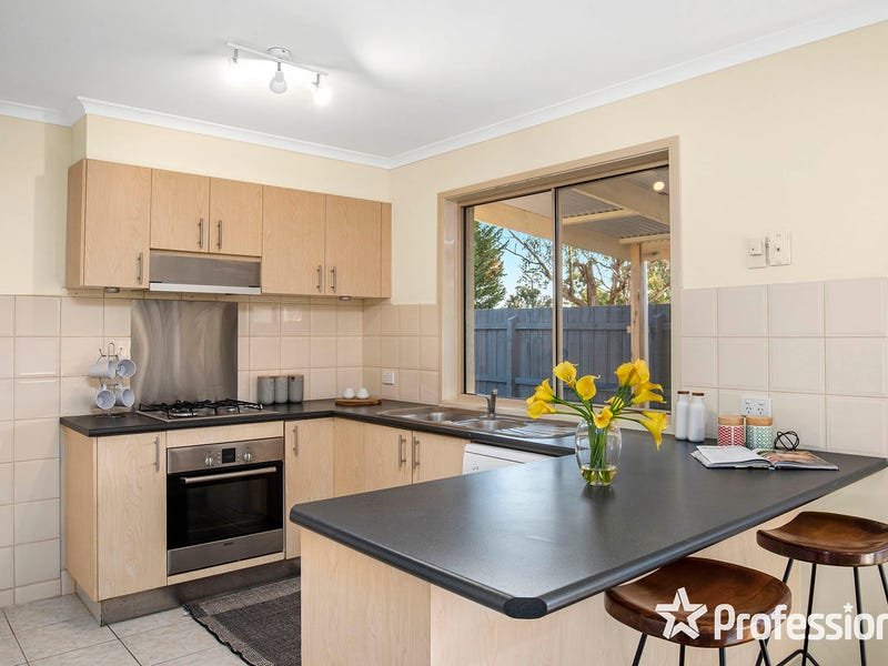 1 Charlwood Drive, Mooroolbark image 9