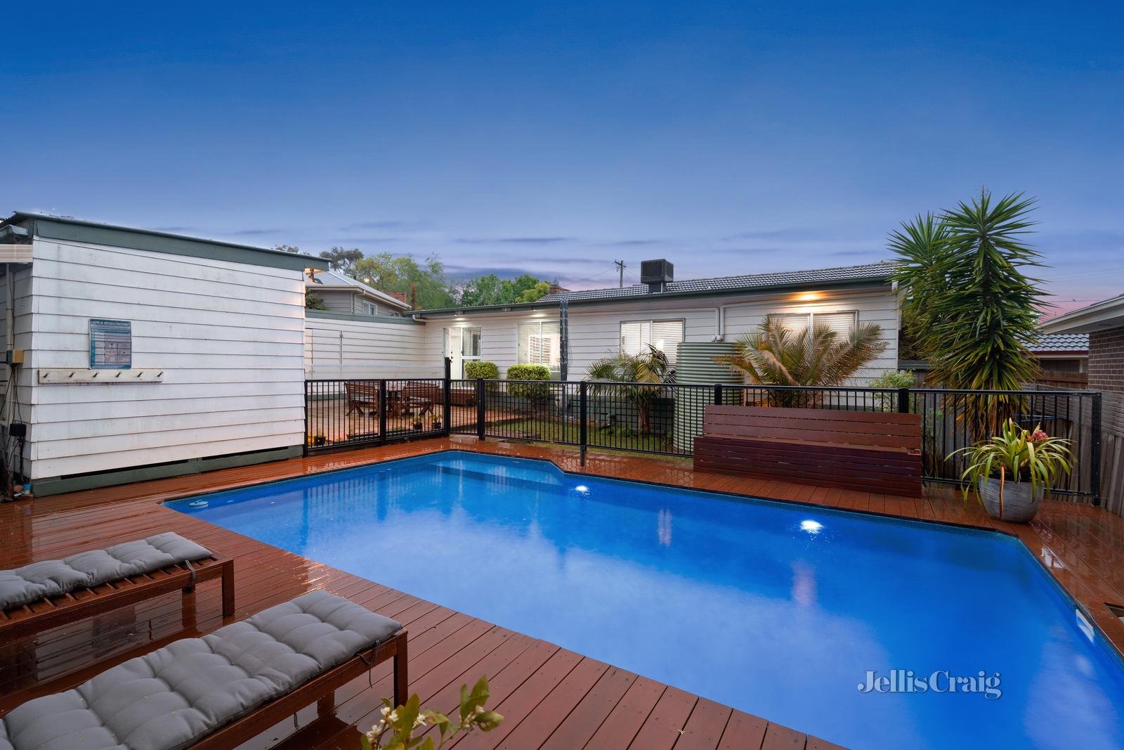 1 Cherry Tree Court, Doncaster East image 9