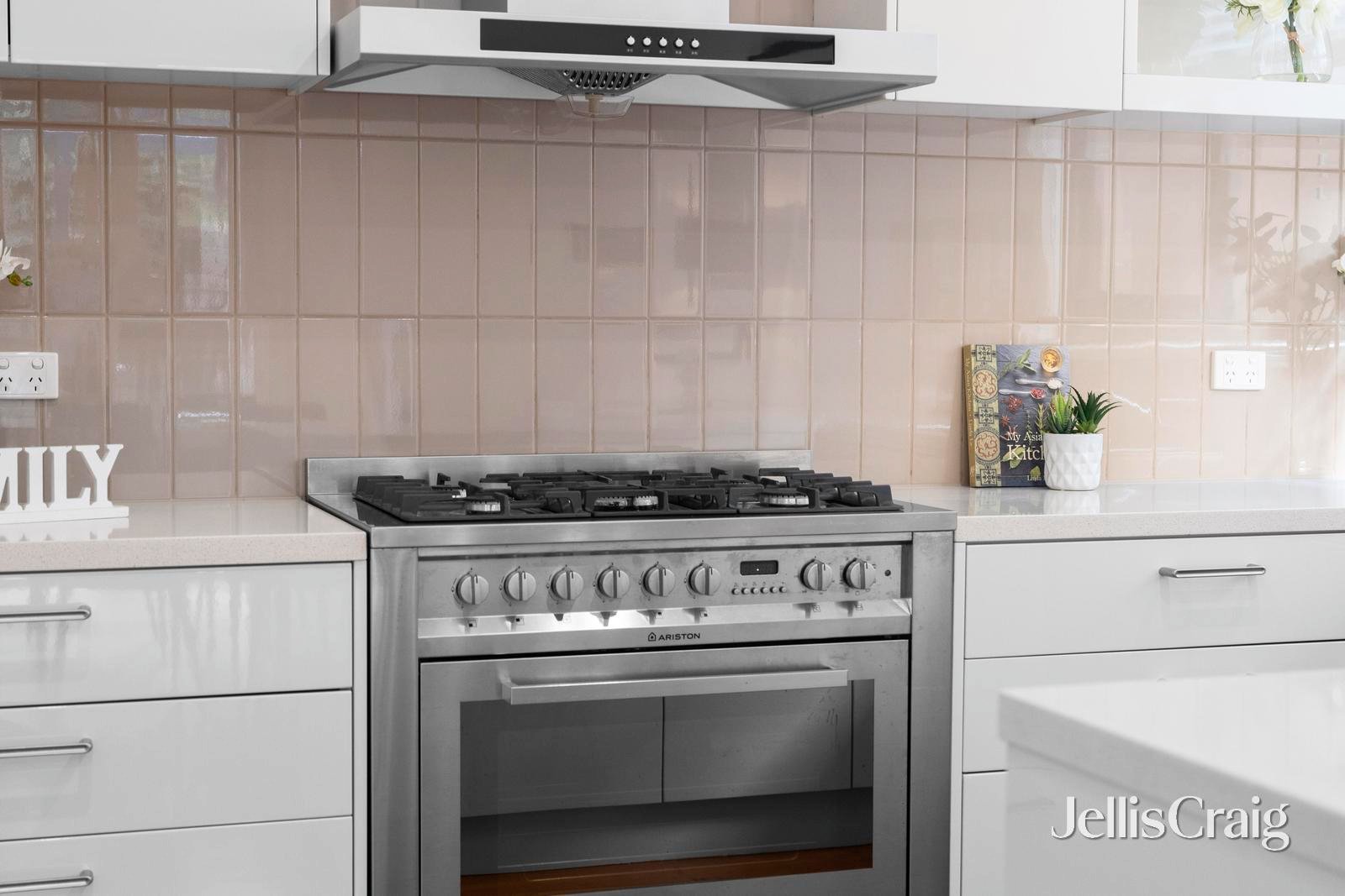 1 Cinnabar Avenue, Mount&nbsp;Waverley image 9