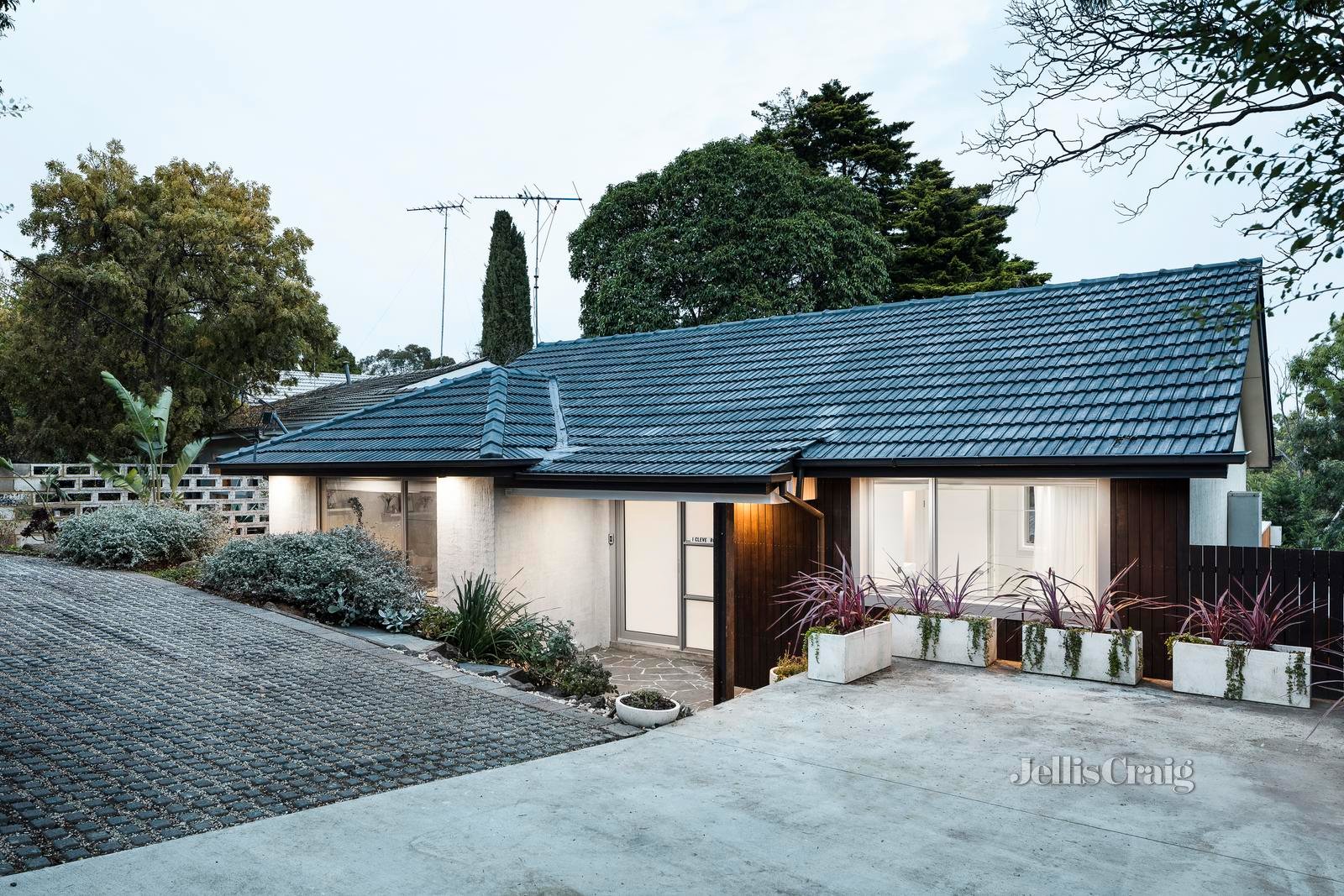 1 Cleve Road, Pascoe Vale South image 5