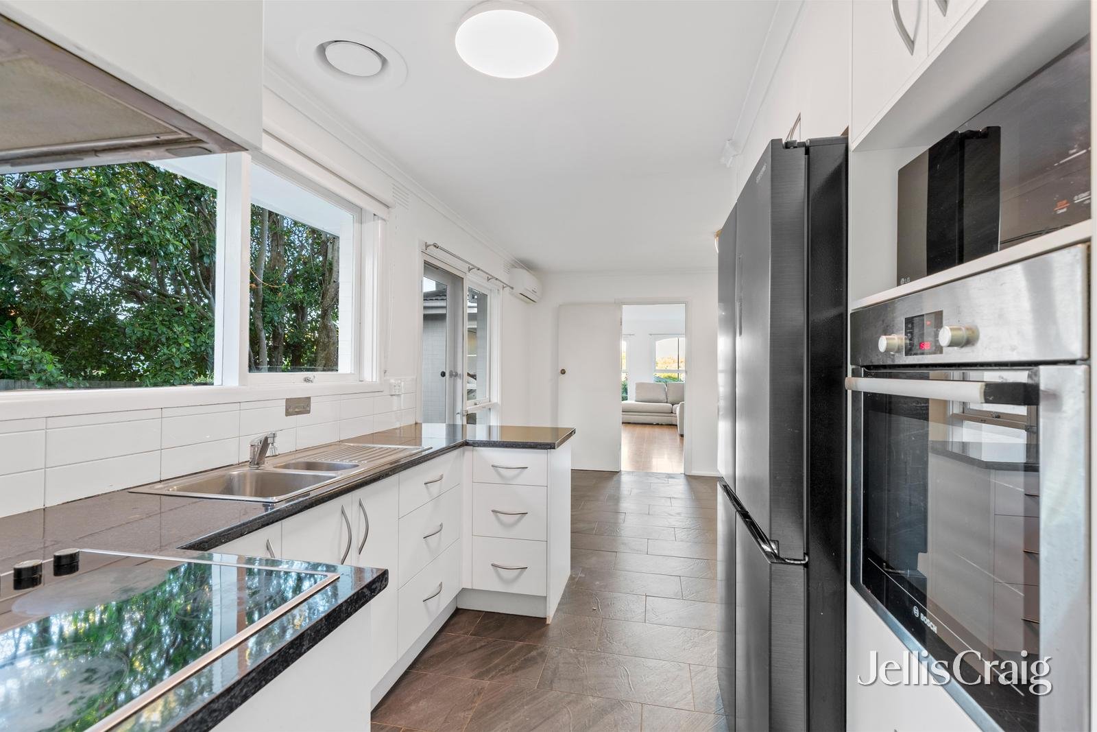 1 Clovelly Court, Mount&nbsp;Waverley image 5