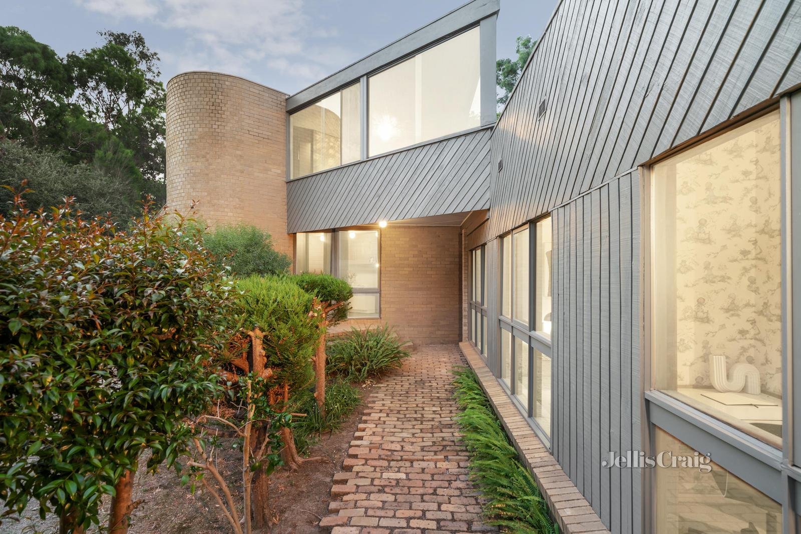 1 Colquhoun Court, Eltham image 1