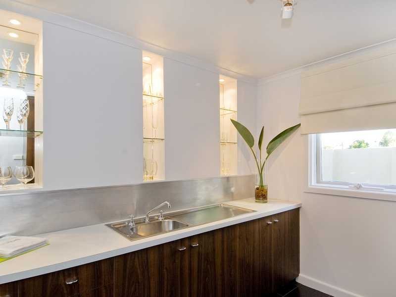 1 Coots Court, Rippleside image 3