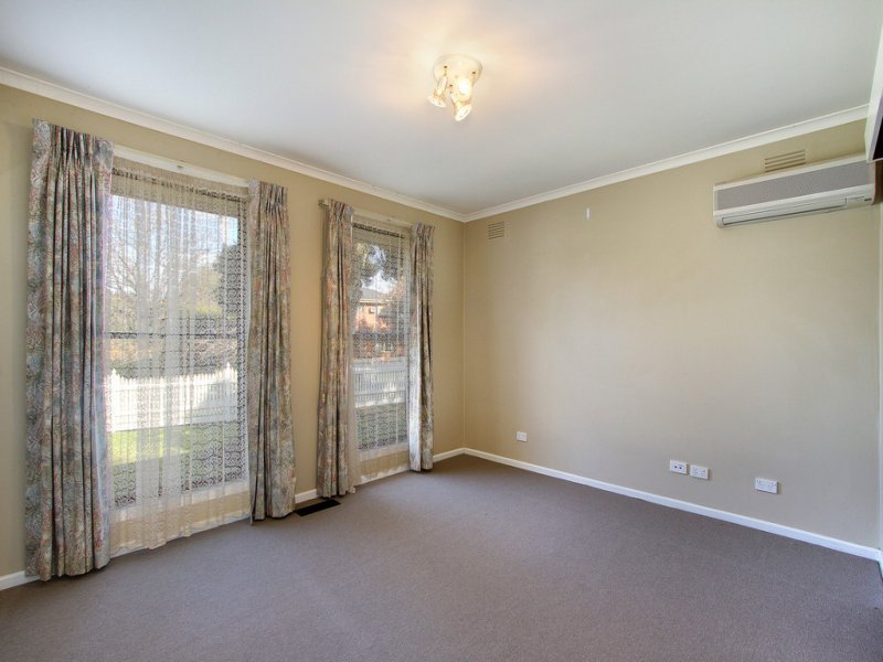 1 Corrong Crescent, Mooroolbark image 7