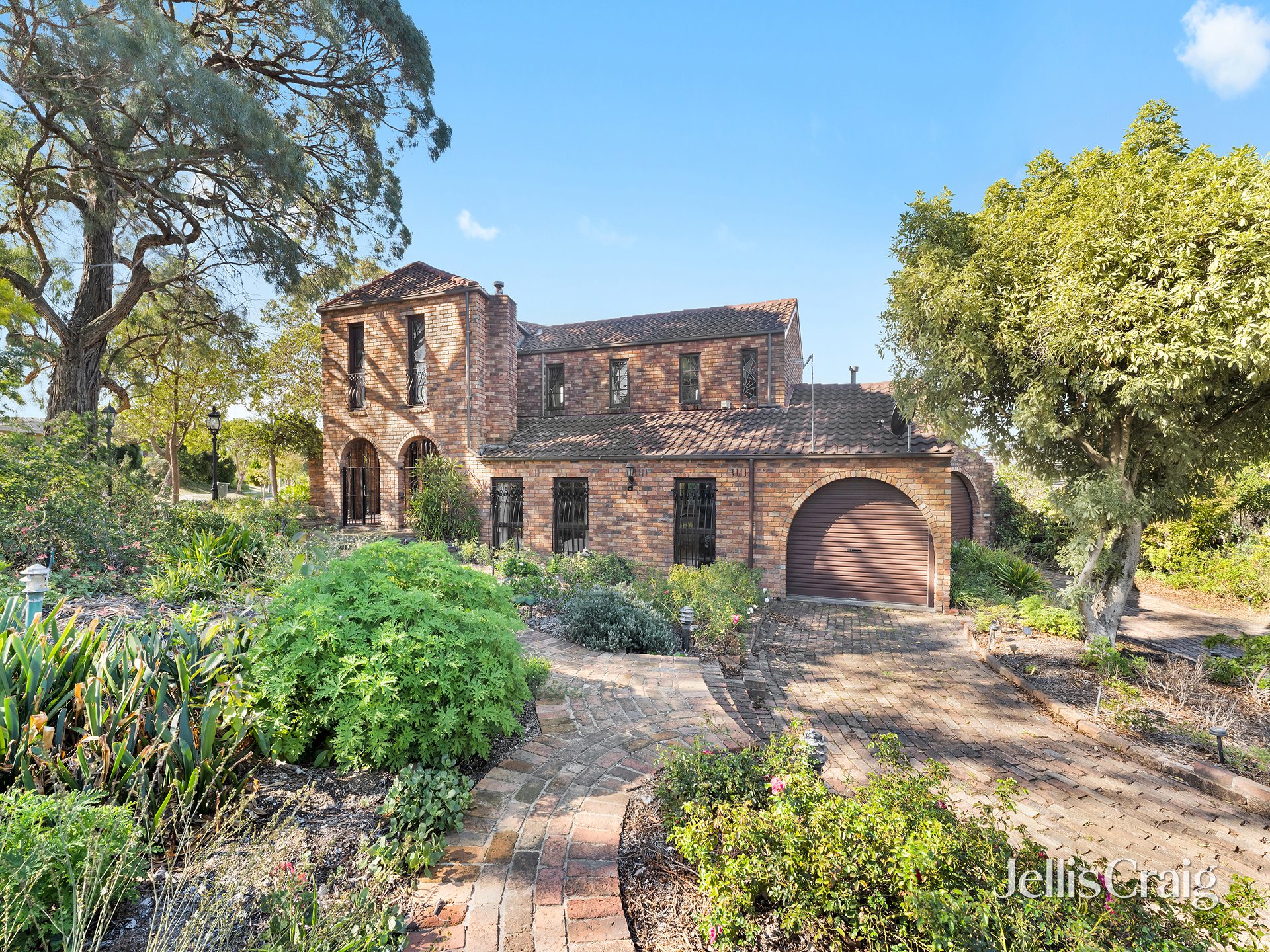 1 Creswick Street, Glen&nbsp;Waverley image 1