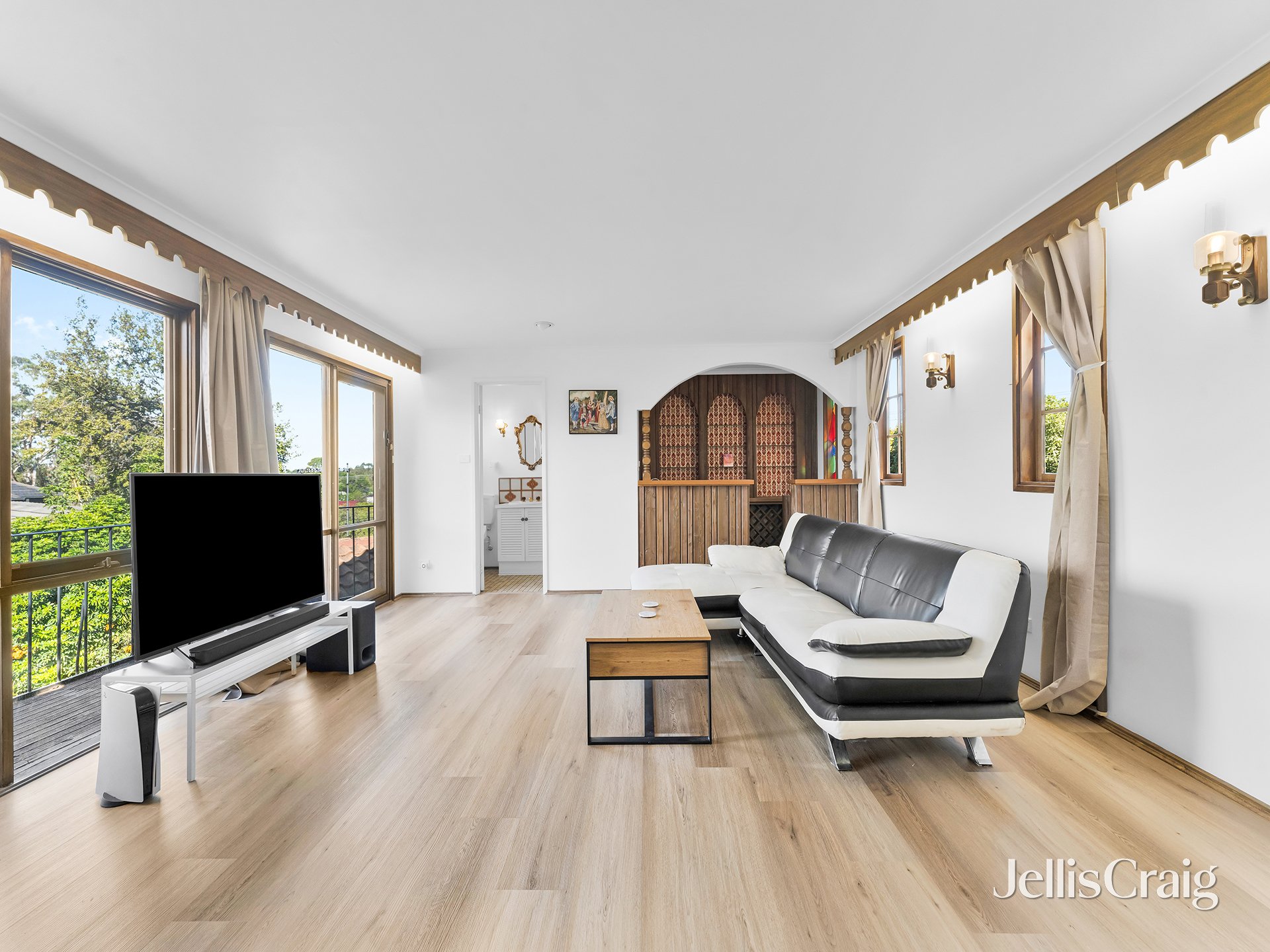 1 Creswick Street, Glen&nbsp;Waverley image 2