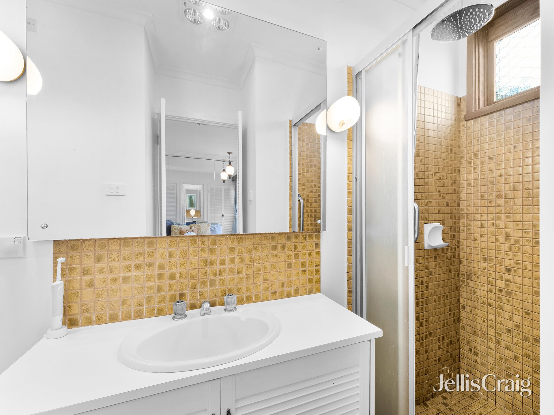 1 Creswick Street, Glen&nbsp;Waverley image 8