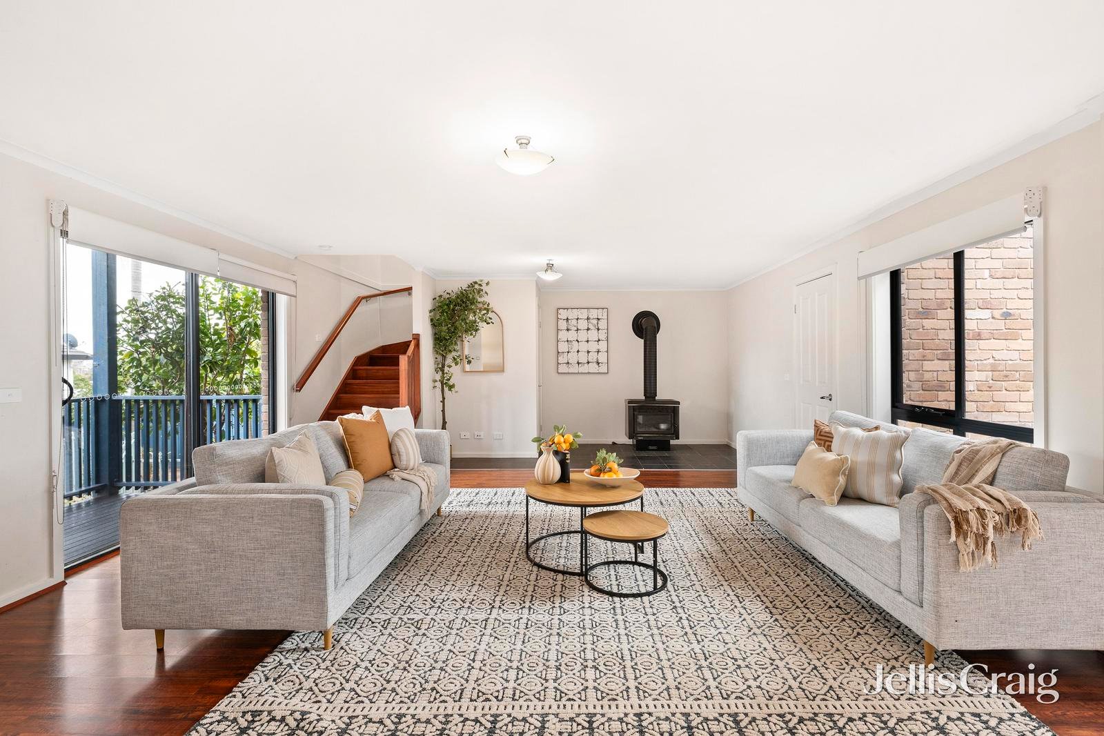1 Crown Point Ridge, Chirnside Park image 2
