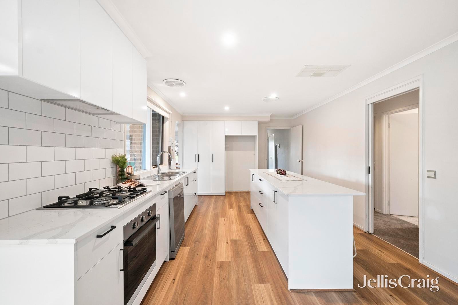 1 Crown Point Ridge, Chirnside Park image 4