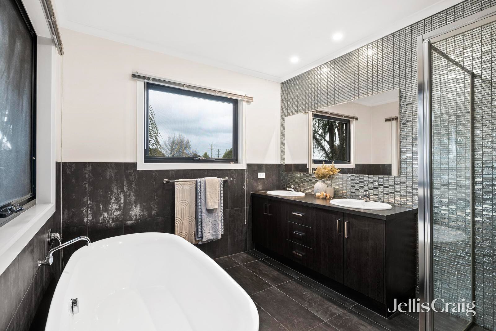 1 Crown Point Ridge, Chirnside Park image 9