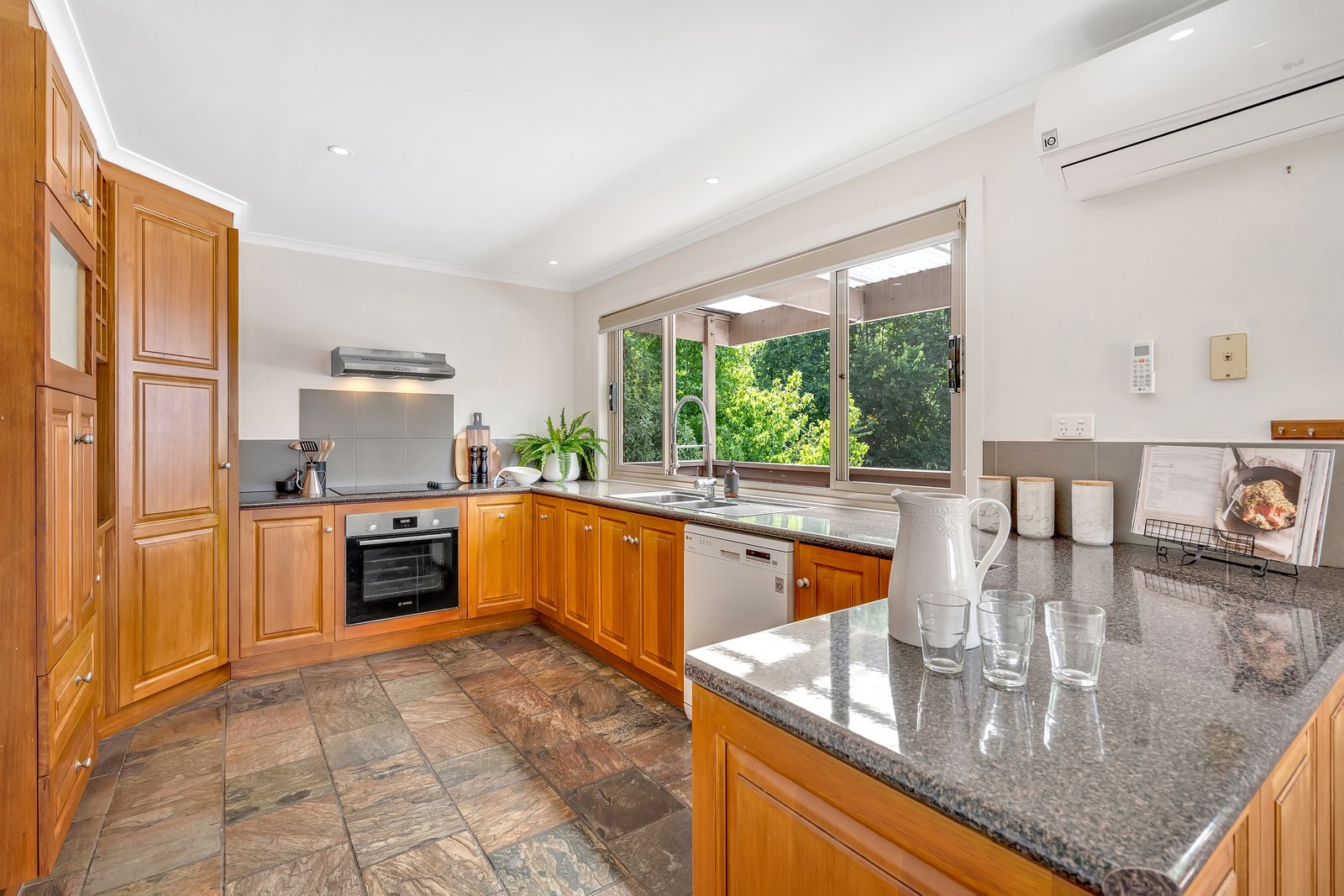 Property Gallery Thumbnail 5