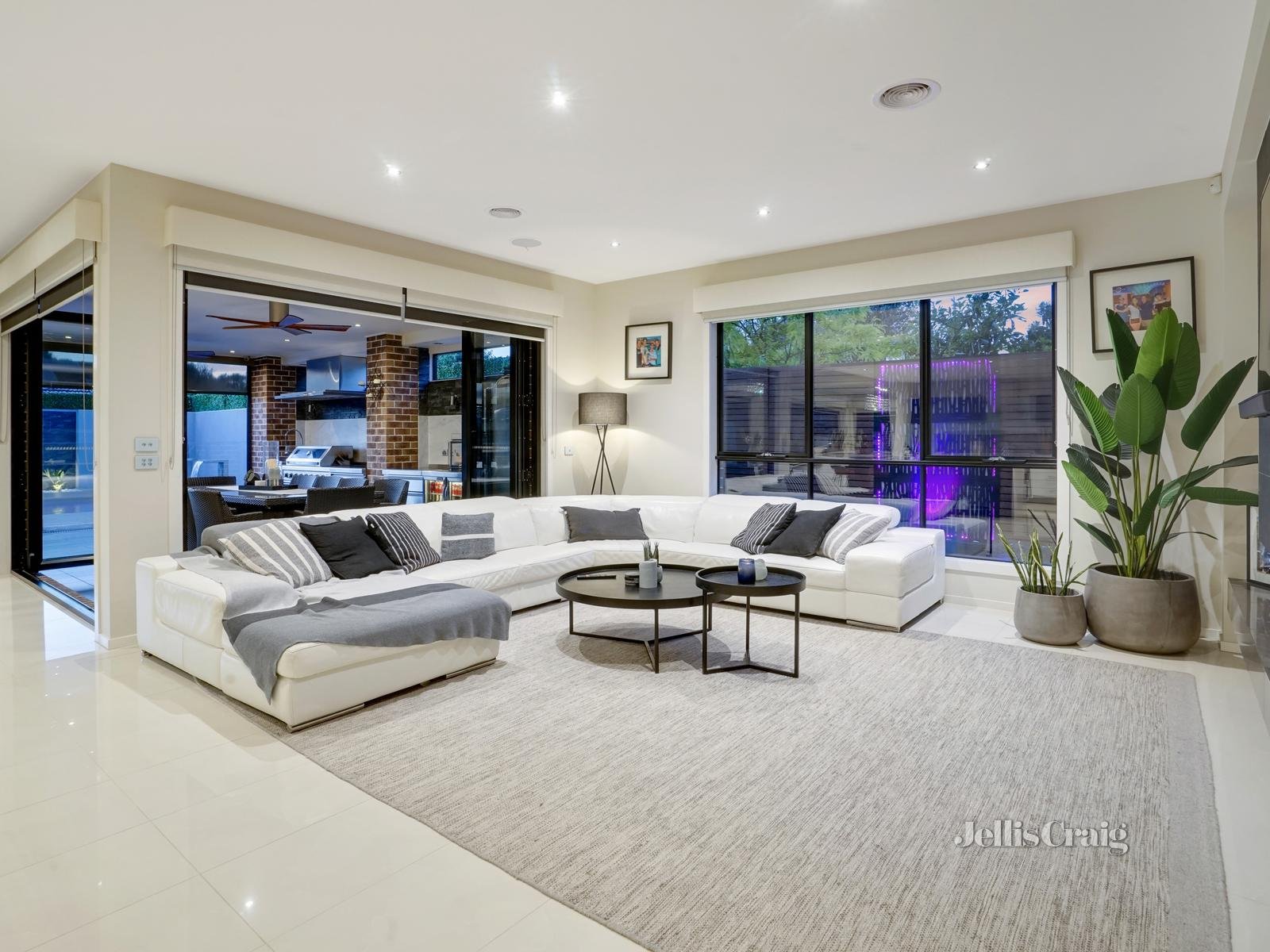 1 Damon Road, Mount Waverley image 3