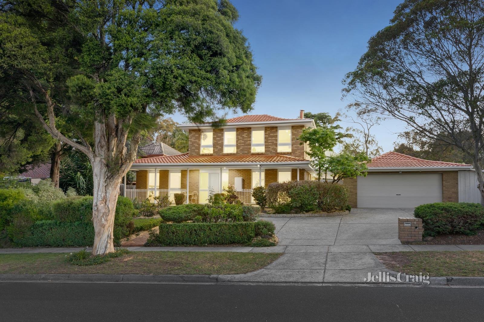 1 Danielle Close, Wheelers Hill image 1