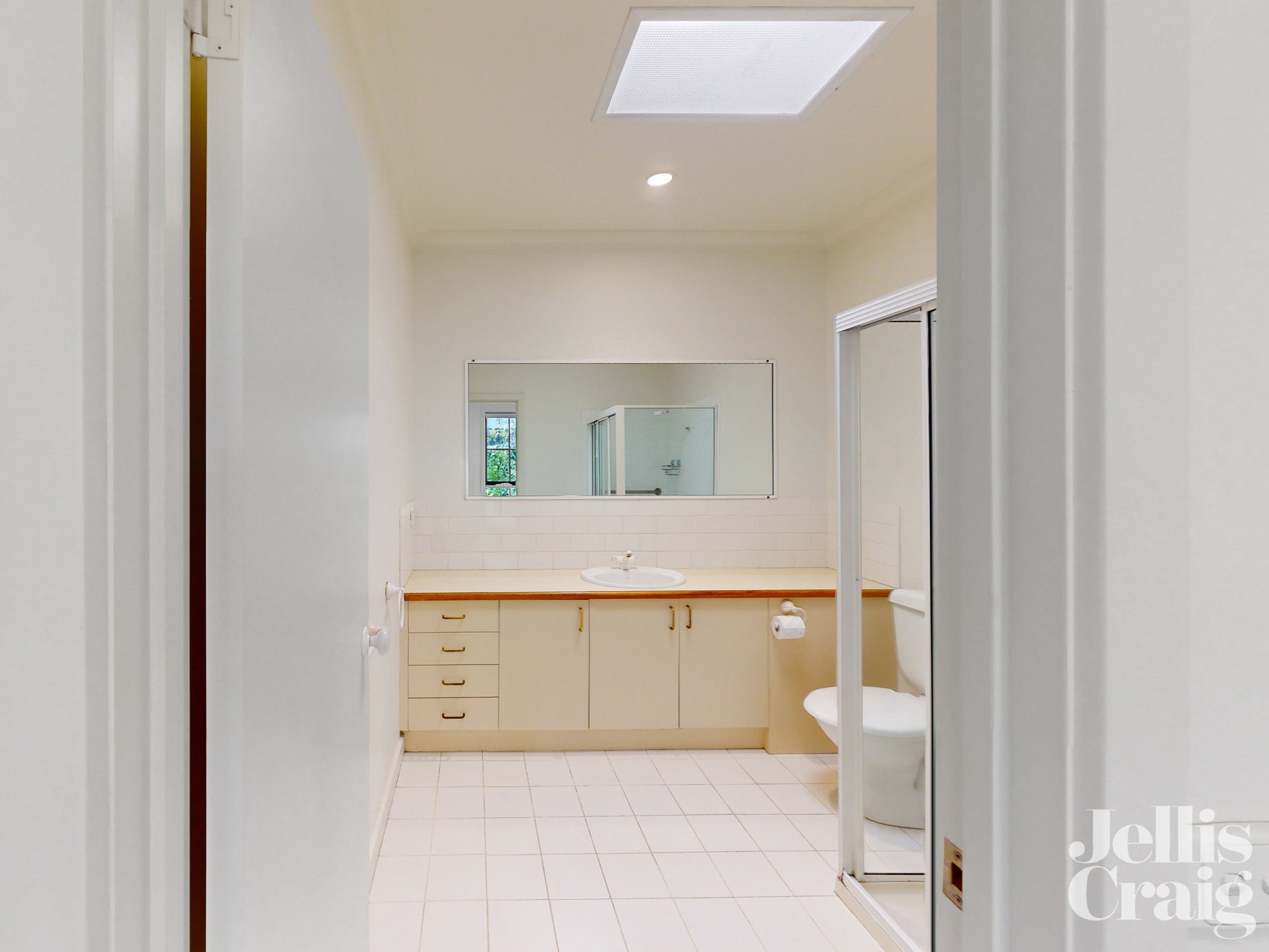 1 Daracombe Avenue, Kew image 10