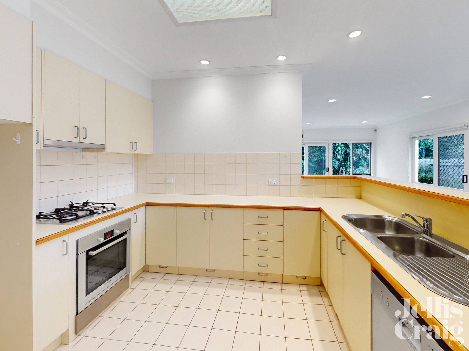 1 Daracombe Avenue, Kew image 5