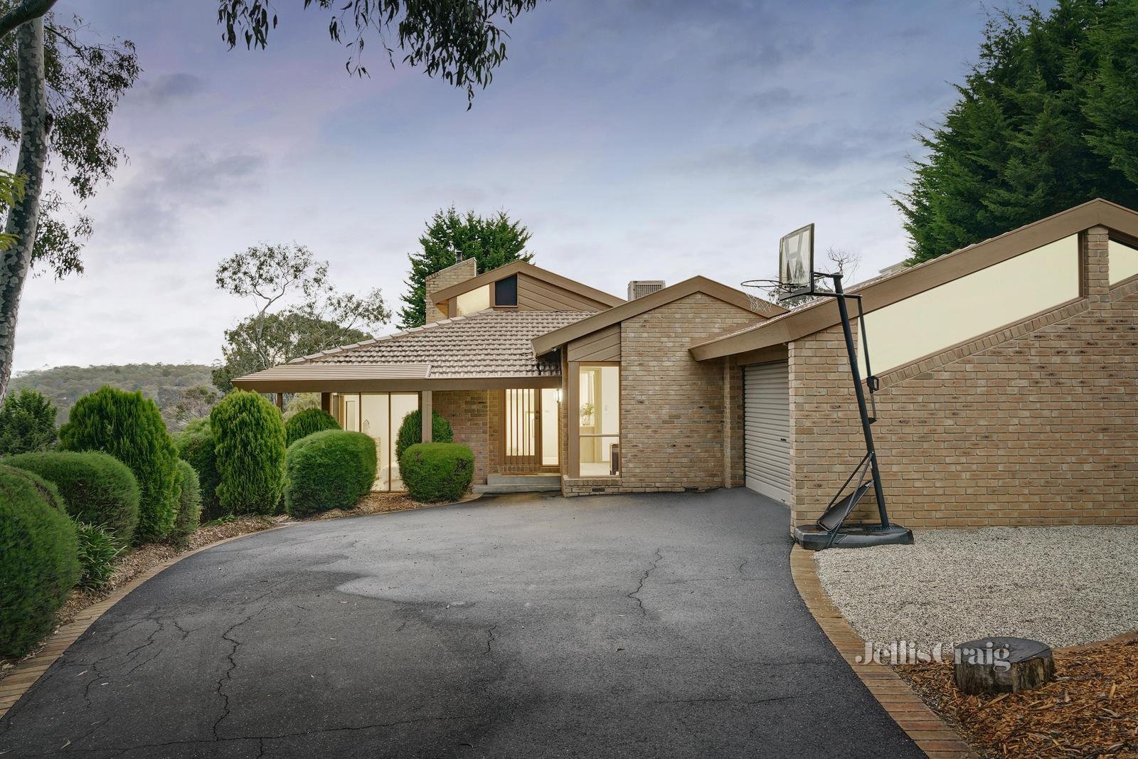 1 Darkan Court, Eltham image 2