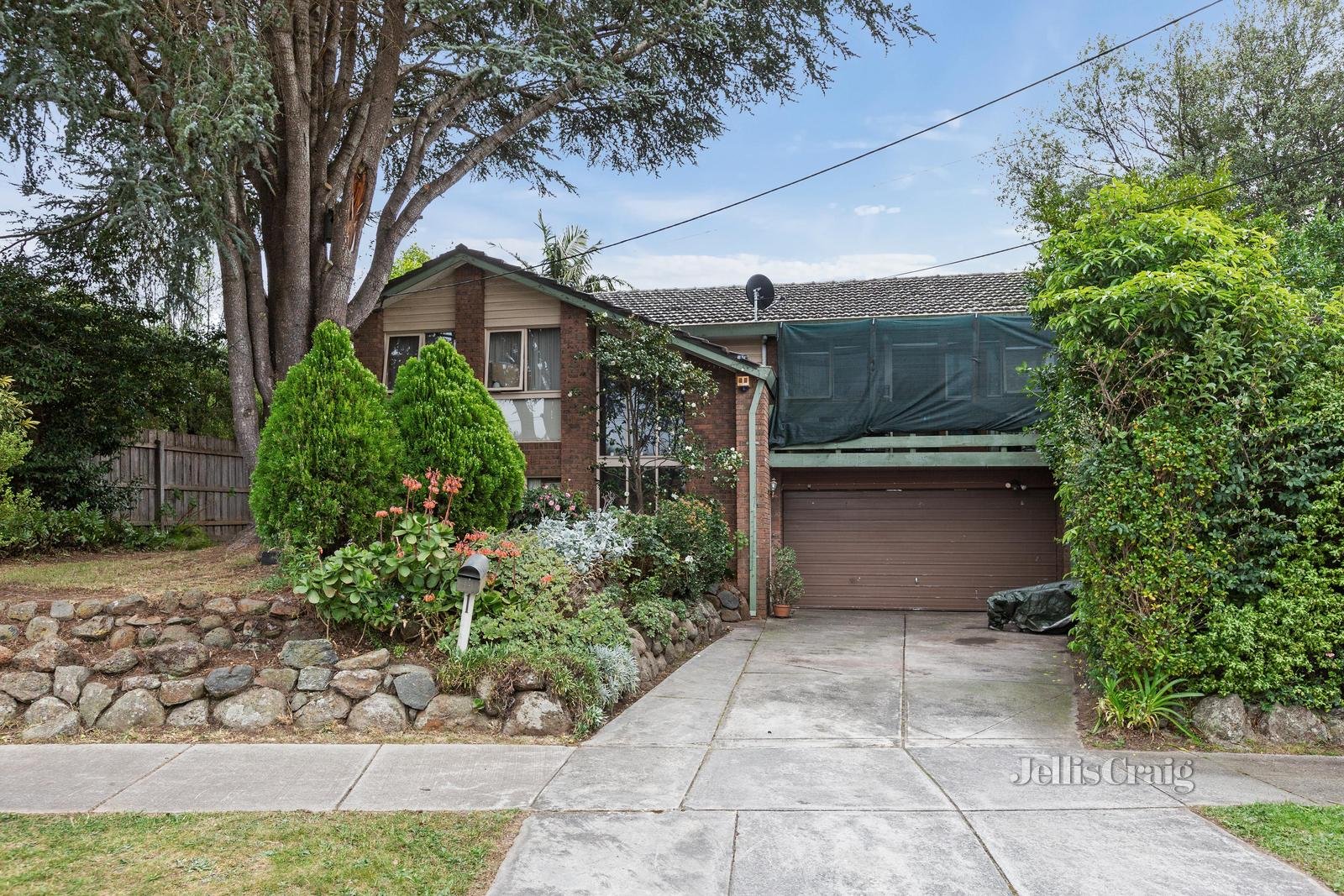 1 Delfin Court, Glen Waverley image 1