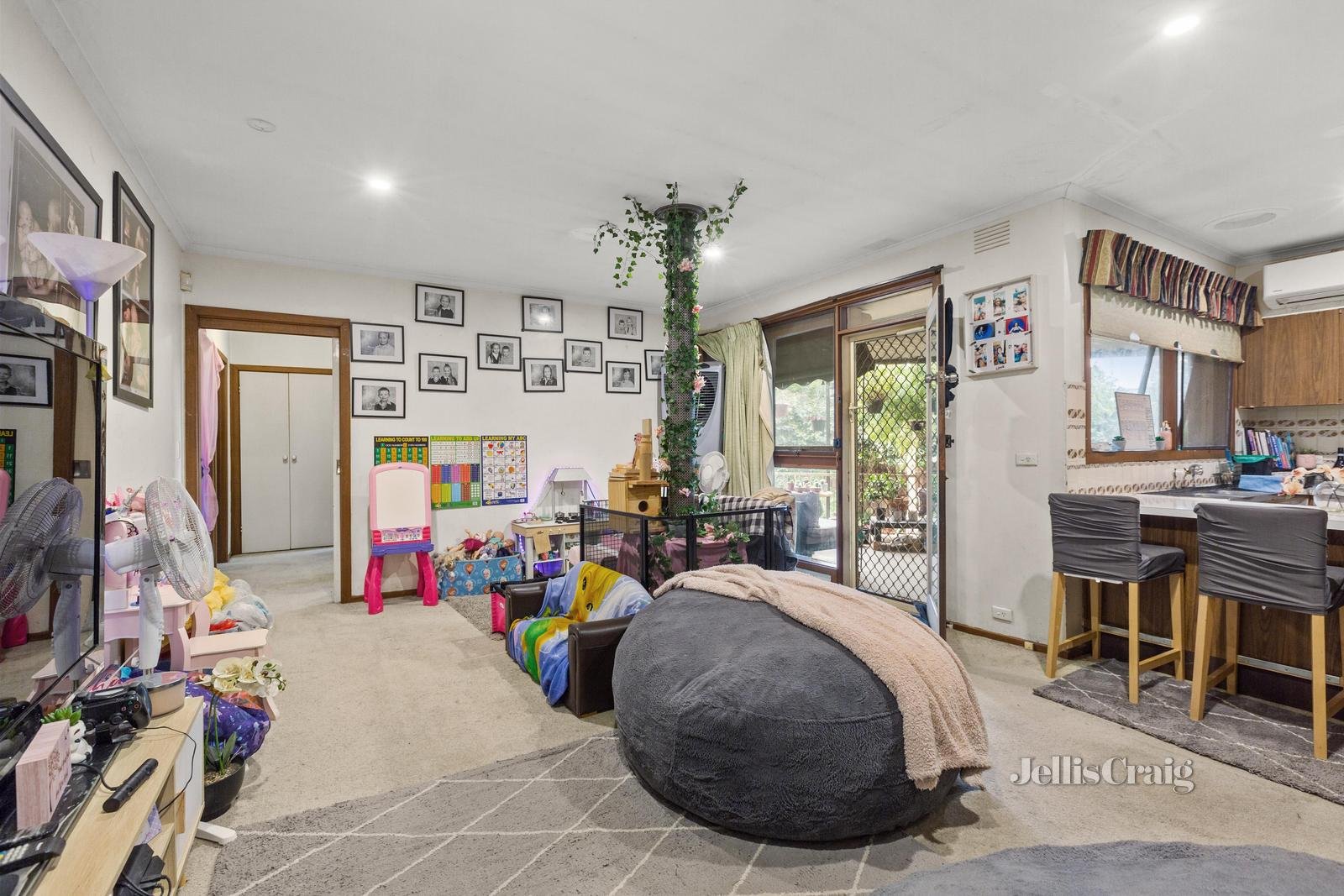 1 Delfin Court, Glen Waverley image 4