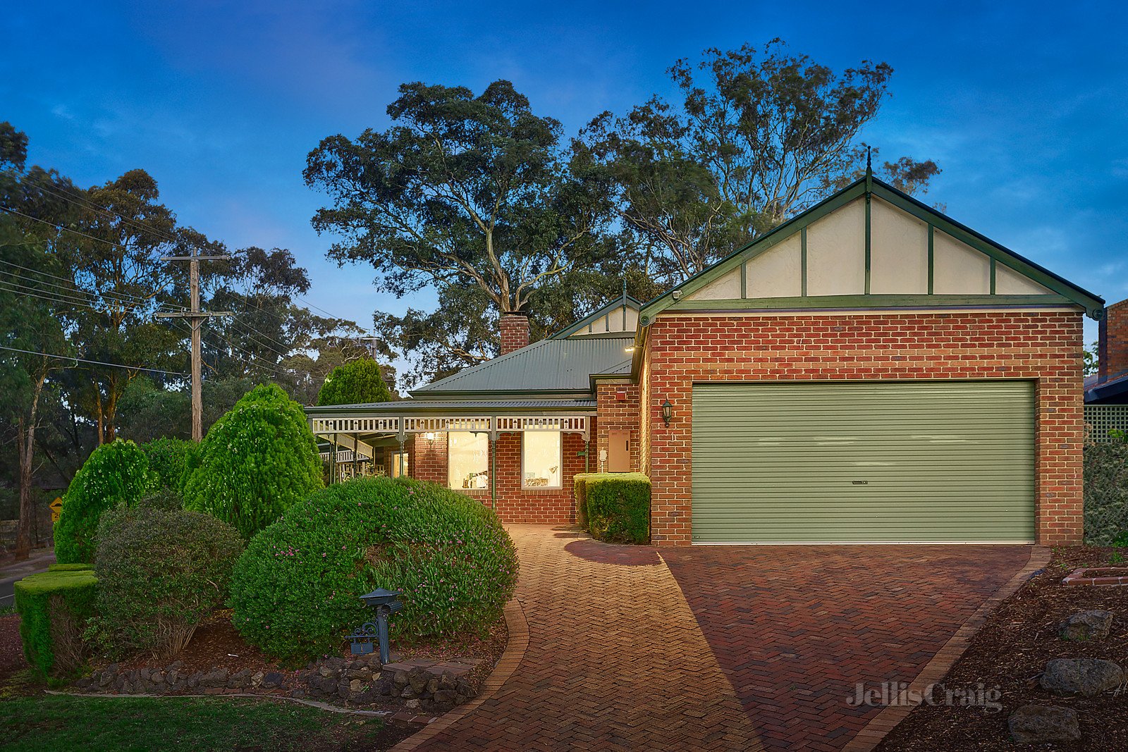 1 Delmuir Close, Eltham image 4