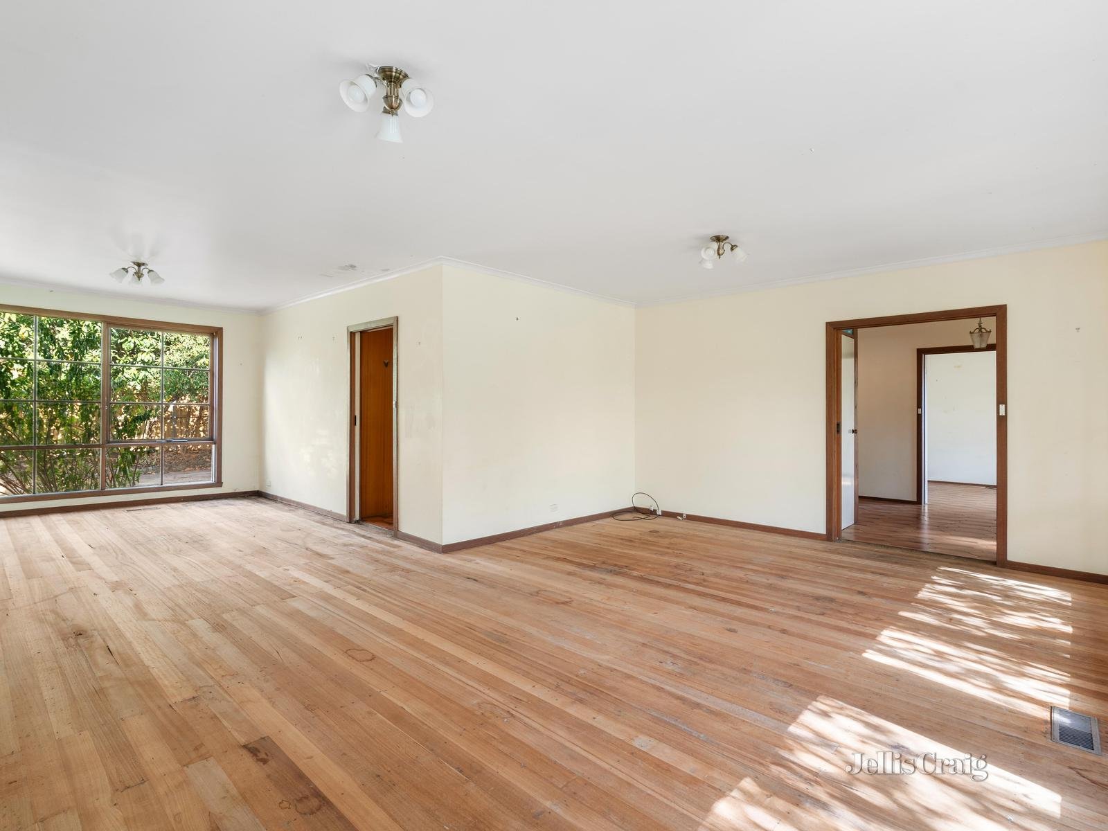 1 Donhaven Court, Templestowe image 6